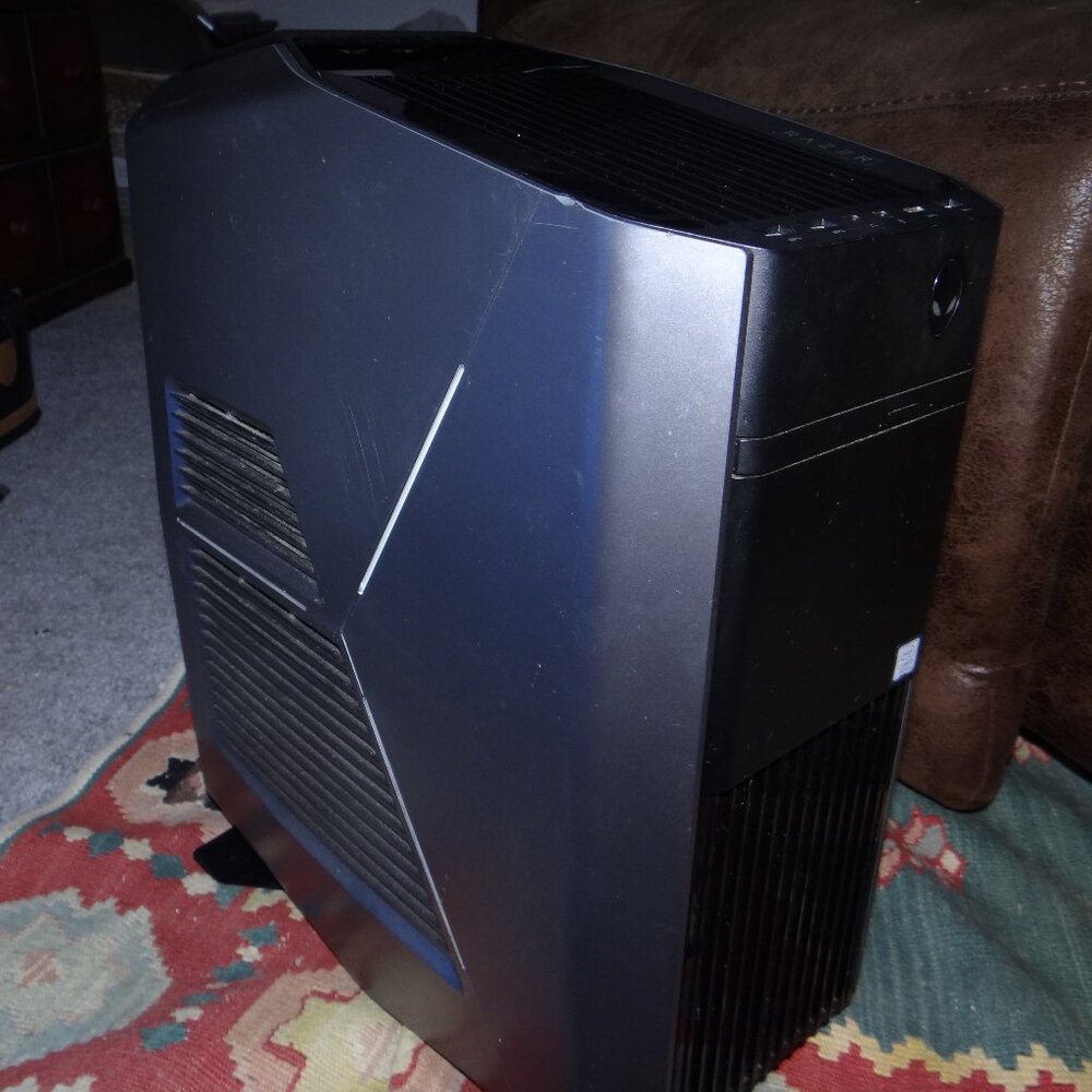 DELL ALIENWARE AURORA R8 GAMING PC